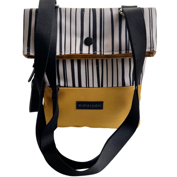 Sherpani Pica RFID MultI Pocket Crossbody Shoulder Bag - Picture 3 of 11